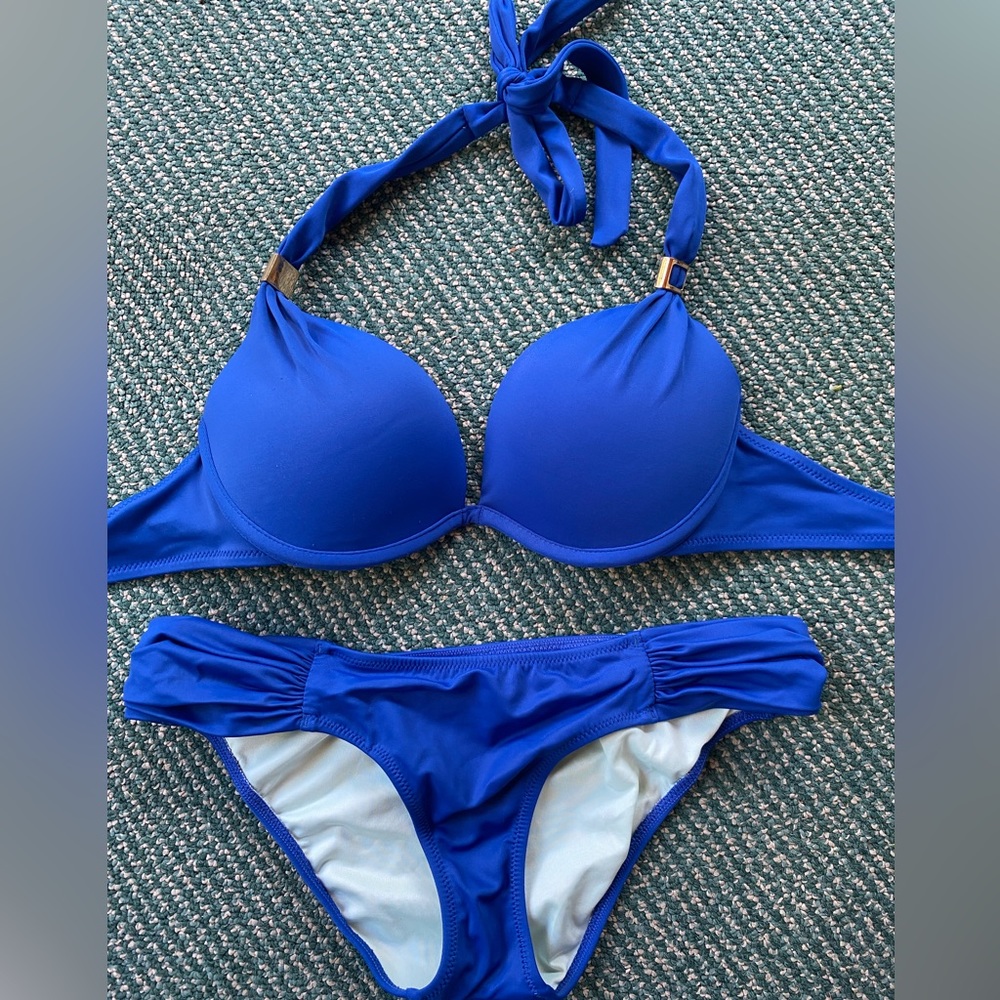 Victoria’s Secret bikini